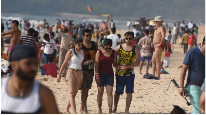 DOMESTIC TOURISTS SEEK LIBERATION ON GOAN BEACHES!